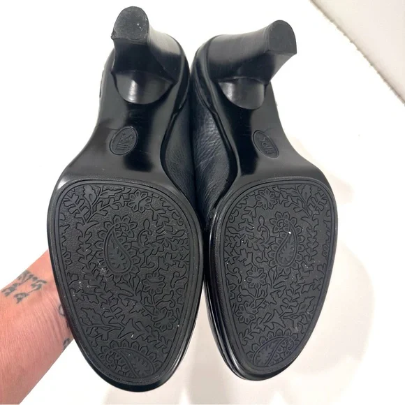 Sofft Black Leather Women's Heels Pumps 9.5 like new - Picture 6 of 7